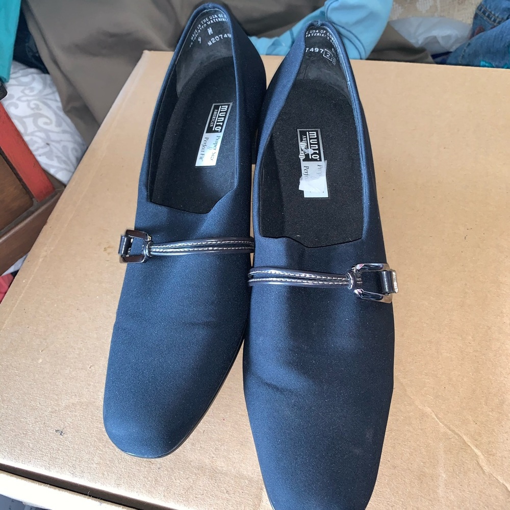 Munro women’s shoes size 9 N, made in USA
